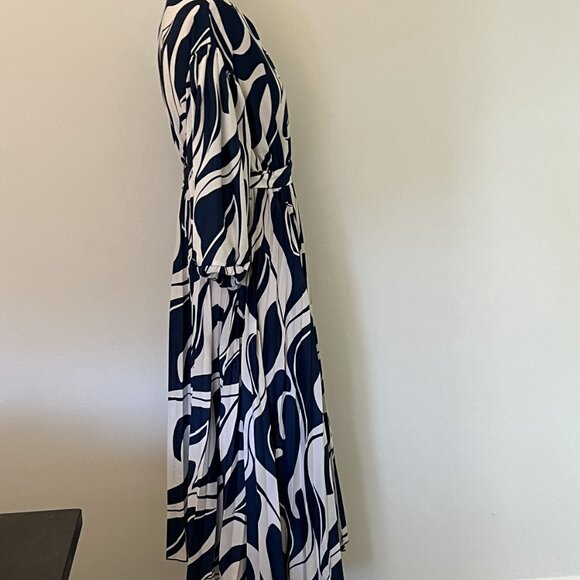 Wishing Waves Calf Length Pleated Dress in Blue and White with Tie On Belt - Med - Picture 13 of 15